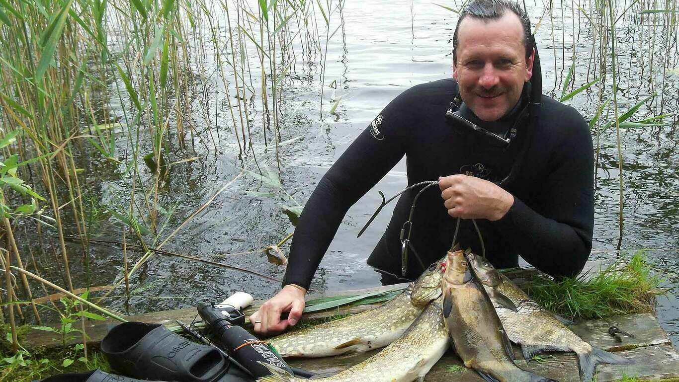 Инструктор по фридайвингу и подводной охоте NDL (National Dive League) #BK Fr1-4662 Количество обученных студентов - более 250 человек Автор 15 видеокурсов по подводной охоте Стаж подводной охоты: более 30 лет Инфобизнесмен и путешественник